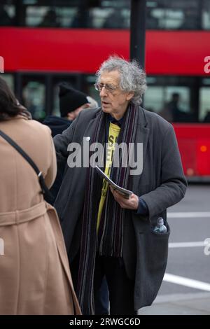 Piers Corbyn, Bruder von Jeremy Corbyn, wird während eines Protestes gegen die Erweiterung der Londoner Ultra-Low Emission Zone (ULEZ) in London gesehen. Stockfoto