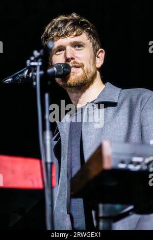 Mailand Italien. September 2023. Der englische Singer-Songwriter und Plattenproduzent JAMES BLAKE spielt live auf der Fabrique-Bühne während der „Playing Robots Into Heaven Tour“. Kredit: Rodolfo Sassano/Alamy Live News Stockfoto