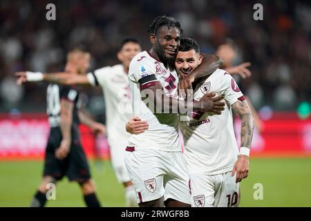 Duvan Zapata und Nemanja Radonjic jubeln nach dem Tor während des italienischen Fußballspiels Der Serie A US Salernitana gegen Torino FC AT Are Stockfoto