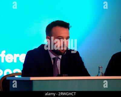 Parteivorsitzender Colum Eastwood MP auf der SDLP-Jahreskonferenz in St Columb’s Hall, Derry, Londonderry. Nordirland, März 2023. Foto: George Sweeney/Alamy Stock Photo Stockfoto