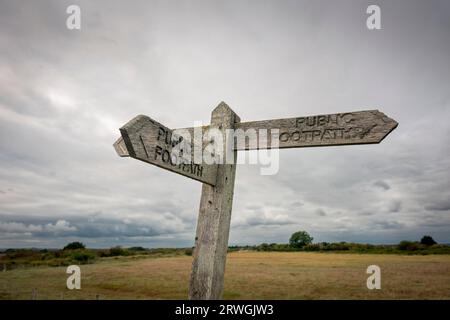 Öffentlicher Fußweg in der Landschaft Stockfoto