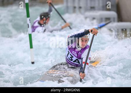 London, Großbritannien. September 2023. Adam Burgess aus Großbritannien nahm am 19. September 2023 im Lee Valley White Water Centre, London, Vereinigtes Königreich, am Finale des Mens Canoe Team Teil. Foto von Phil Hutchinson. Nur redaktionelle Verwendung, Lizenz für kommerzielle Nutzung erforderlich. Keine Verwendung bei Wetten, Spielen oder Veröffentlichungen eines einzelnen Vereins/einer Liga/eines einzelnen Spielers. Credit: UK Sports Pics Ltd/Alamy Live News Stockfoto