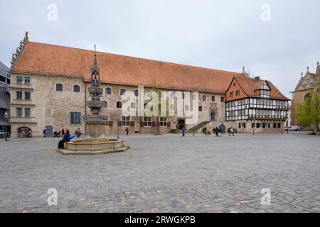 Marktbrunnen, Gewandhaus und Rüninger Mauthaus am Altstadtmarkt Stockfoto
