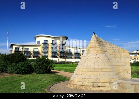 Skulptur „Cader Idris“ von Willian Pye, Feuchtgebiet, Cardiff Bay, Südwales. Stockfoto