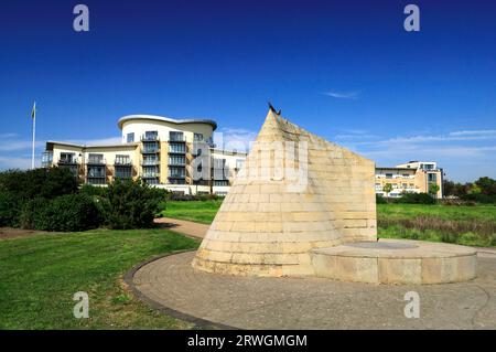 Skulptur „Cader Idris“ von Willian Pye, Feuchtgebiet, Cardiff Bay, Südwales. Stockfoto