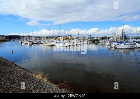 Yachten, die an der Mündung von River Ely, Cardiff Yacht Club, Cardiff Bay, Cardiff, South Wales anlegten. Stockfoto