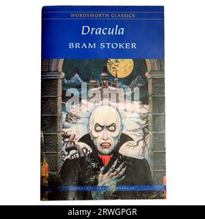 Bram Stoker - Dracula - Buchcover, weißer Hintergrund, Studioeinrichtung Stockfoto