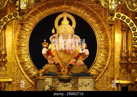 19. September 2023, Pune, Maharashtra, Indien, schöne Skulptur von Lord Ganesh, genannt als Dagdusheth Halwai Ganpati in der Nähe von Mandai während des Ganesh Festivals. Stockfoto