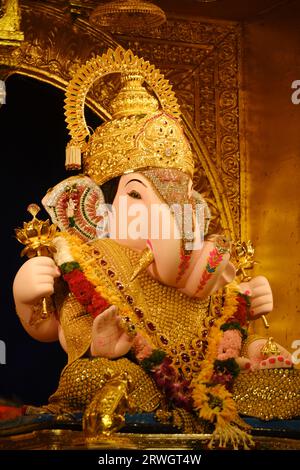 19. September 2023, Pune, Maharashtra, Indien, schöne Skulptur von Lord Ganesh, genannt als Dagdusheth Halwai Ganpati in der Nähe von Mandai während des Ganesh Festivals. Stockfoto