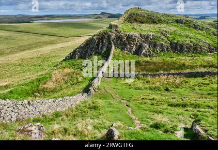 Hadrian's Wall und National Trail in der Nähe von Housesteads, Northumberland Stockfoto