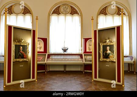 Wien, Österreich. Militärhistorisches Museum Wien. Maria-Theresia-Saal. Porträt von Kaiserin Maria-Theresa (R) Stockfoto