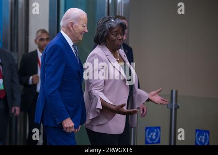 New York, New York. September 2023. Der Präsident der Vereinigten Staaten Joe Biden und die amerikanische Botschafterin bei der UNO Linda Thomas-Greenfield kommen am Dienstag, 19., zur Generalversammlung der Vereinten Nationen in New York in den Vereinigten Staaten. Quelle: Brasilien Photo Press/Alamy Live News Stockfoto