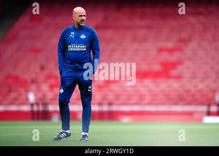 PSV Eindhoven-Manager Peter Bosz während einer Trainingseinheit im Emirates Stadium in London. Bilddatum: Dienstag, 19. September 2023. Stockfoto