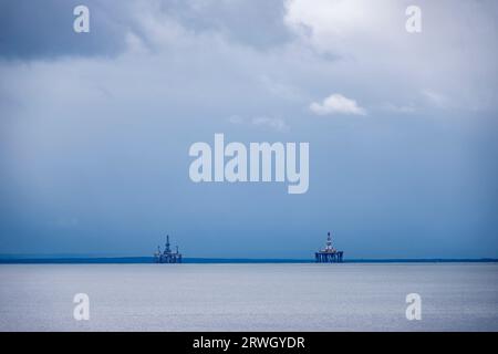 Oil Rigs im Dornoch Firth, Schottland. Ölinstallationen. Nordsee. Ölindustrie. Energie. Offshore 2020 Stockfoto