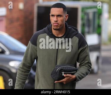 Jon Russell #3 von Barnsley kommt während des Sky Bet League 1 Matches Barnsley vs Portsmouth in Oakwell, Barnsley, Großbritannien. September 2023. (Foto von Alfie Cosgrove/News Images) in Barnsley, Großbritannien am 19.09.2023. (Foto: Alfie Cosgrove/News Images/SIPA USA) Credit: SIPA USA/Alamy Live News Stockfoto