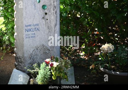 Köln, Deutschland. September 2023. Das Grab der Kölner Dialektsängerin Marie Luise Nikuta auf dem Melatener Friedhof. Quelle: Horst Galuschka/dpa/Alamy Live News Stockfoto