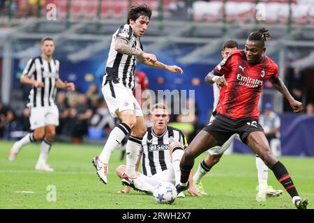 Mailand, Italien. September 2023. Milano, Italien - 18. september 2023 - A.C. Milan vs Newcastle United fc Champions League - sandro tonali newcastle und rafael leao a.c. mailand Credit: Kines Milano/Alamy Live News Stockfoto