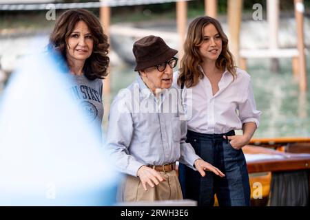 VENEDIG, ITALIEN - 4. SEPTEMBER: Woody Allen kommt am Hotel Excelsior Pier zum 80. Internationalen Filmfestival von Venedig 2023 am 5. September 202 an Stockfoto