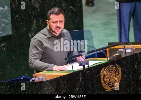 New York, USA. September 2023. Der ukrainische Präsident Volodymyr Zelenskyy spricht vor der Eröffnungssitzung der 78. UN-Generalversammlung im Hauptquartier der Vereinten Nationen. Quelle: Enrique Shore/Alamy Live News Stockfoto
