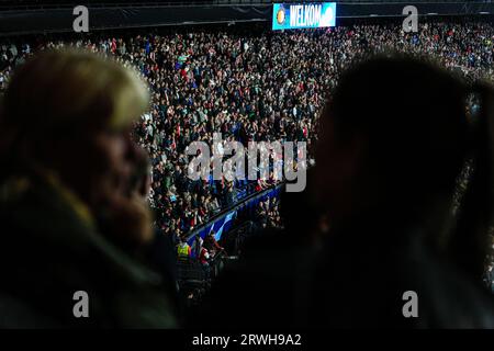 Rotterdam, Niederlande. September 2023. Rotterdam - Fans von Feyenoord während der 1. Runde der UEFA Champions League zwischen Feyenoord und Celtic im Stadion Feijenoord de Kuip am 19. September 2023 in Rotterdam, Niederlande. Anrede: Box to Box Pictures/Alamy Live News Stockfoto