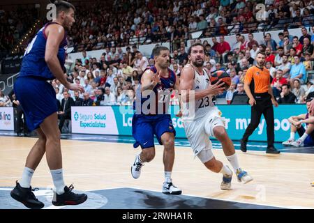 Murcia Región de Murcia Spanien 16. September 2023. Nicolás Laprovittola, argentinischer Punktschutz des FC Barcelona Sergio Llull Meliá, Basischef von Real M Stockfoto