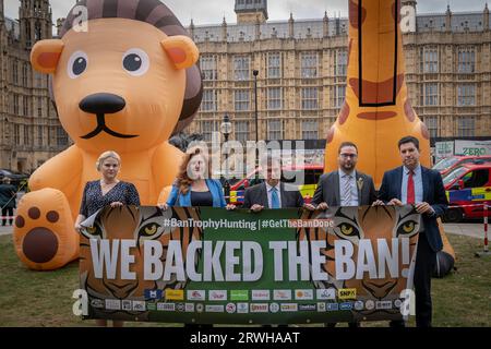 Ban Hunting Trophy importiert Bill Protest in Old Palace Yard, Westminster, London, Großbritannien Stockfoto