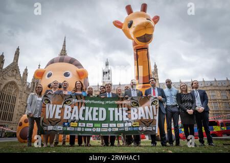 Ban Hunting Trophy importiert Bill Protest in Old Palace Yard, Westminster, London, Großbritannien Stockfoto