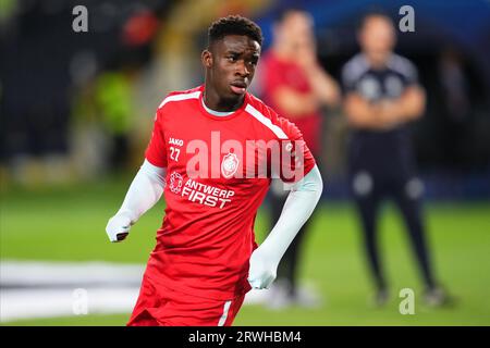 Barcelona, Spanien. September 2023. Mandela Keita vom Royal Antwerp FC spielte während des UEFA Champions League-Spiels Gruppe H zwischen dem FC Barcelona und dem Royal Antwerp FC am 19. September 2023 im Lluis Companys Stadium in Barcelona, Spanien. (Foto: Bagu Blanco/PRESSINPHOTO) Credit: PRESSINPHOTO SPORTS AGENCY/Alamy Live News Stockfoto