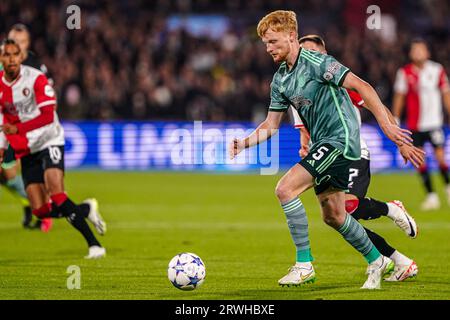 Rotterdam, Niederlande. September 2023. ROTTERDAM, NIEDERLANDE - 19. SEPTEMBER: Gustaf Lagerbielke von Celtic läuft mit dem Ball während des UEFA Champions League Gruppe-E-Spiels zwischen Feyenoord und Celtic im Stadion Feyenoord am 19. September 2023 in Rotterdam, Niederlande. (Foto von Andre Weening/Orange Pictures) Kredit: Orange Pics BV/Alamy Live News Stockfoto