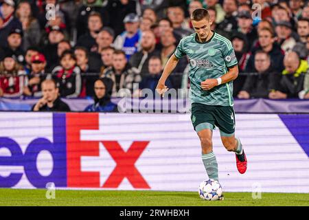 Rotterdam, Niederlande. September 2023. ROTTERDAM, NIEDERLANDE - 19. SEPTEMBER: Gustaf Lagerbielke von Celtic läuft mit dem Ball während des UEFA Champions League Gruppe-E-Spiels zwischen Feyenoord und Celtic im Stadion Feyenoord am 19. September 2023 in Rotterdam, Niederlande. (Foto von Andre Weening/Orange Pictures) Kredit: Orange Pics BV/Alamy Live News Stockfoto