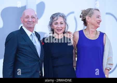 VENEDIG, ITALIEN - 02. SEPTEMBER: Nina Bernstein Simmons, Jamie Bernstein und Alexander Bernstein besuchen einen roten Teppich für den Film „Maestro“ Stockfoto