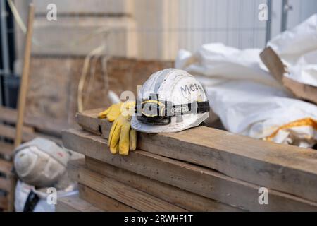 Paris, Frankreich. 29. August 2023: Blick auf die Kathedrale Notre-Dame de Paris, während die Restaurierungs- und Umbauarbeiten nach dem dramatischen Brand fortgesetzt werden Stockfoto