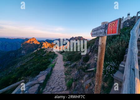 Pico do Arieiro zum Pico Ruivo Trail Pr 1 auf Madeira. Wandern auf der Insel Madeira in Portugal Stockfoto