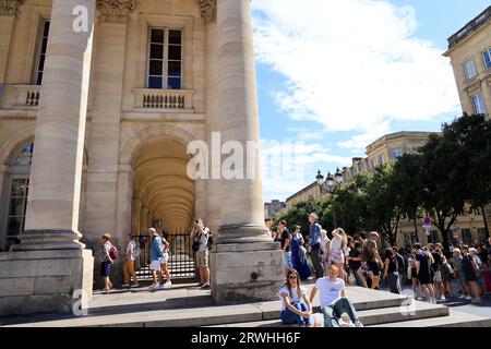 Bordeaux, Frankreich. September 2023. Anlässlich der Europäischen Tage des Kulturerbes vom 16. Und 17. September 2023 besuchen zahlreiche Besucher kostenlos das Grand-Théâtre de Bordeaux, das vom Architekten Victor Louis erbaut und am 7. April eingeweiht wurde. 1780 mit der Darstellung der Athalie von Jean Racine. Foto: Hugo Martin / Alamy Live News. Stockfoto