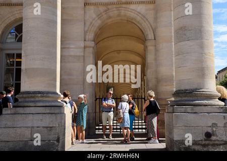 Bordeaux, Frankreich. September 2023. Anlässlich der Europäischen Tage des Kulturerbes vom 16. Und 17. September 2023 besuchen zahlreiche Besucher kostenlos das Grand-Théâtre de Bordeaux, das vom Architekten Victor Louis erbaut und am 7. April eingeweiht wurde. 1780 mit der Darstellung der Athalie von Jean Racine. Foto: Hugo Martin / Alamy Live News. Stockfoto