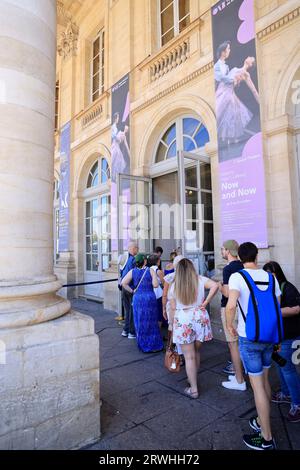 Bordeaux, Frankreich. September 2023. Anlässlich der Europäischen Tage des Kulturerbes vom 16. Und 17. September 2023 besuchen zahlreiche Besucher kostenlos das Grand-Théâtre de Bordeaux, das vom Architekten Victor Louis erbaut und am 7. April eingeweiht wurde. 1780 mit der Darstellung der Athalie von Jean Racine. Foto: Hugo Martin / Alamy Live News. Stockfoto