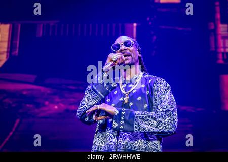 ROTTERDAM – der amerikanische Rapper Snoop Dogg während einer Performance in Rotterdam AHOY im Rahmen seiner Herbsttour durch Europa. ANP MARCEL KRIJGSMAN netherlands Out - belgium Out Credit: ANP/Alamy Live News Stockfoto