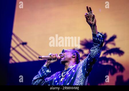 ROTTERDAM – der amerikanische Rapper Snoop Dogg während einer Performance in Rotterdam AHOY im Rahmen seiner Herbsttour durch Europa. ANP MARCEL KRIJGSMAN netherlands Out - belgium Out Credit: ANP/Alamy Live News Stockfoto