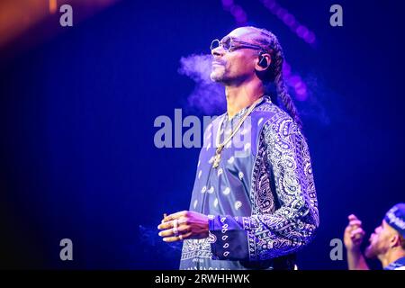 ROTTERDAM – der amerikanische Rapper Snoop Dogg während einer Performance in Rotterdam AHOY im Rahmen seiner Herbsttour durch Europa. ANP MARCEL KRIJGSMAN netherlands Out - belgium Out Credit: ANP/Alamy Live News Stockfoto