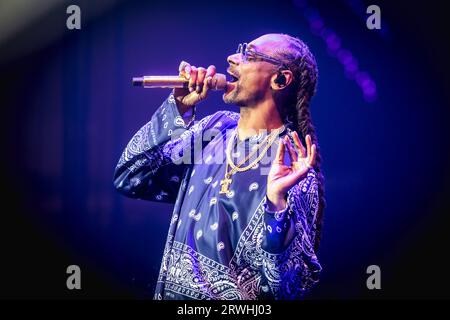 ROTTERDAM – der amerikanische Rapper Snoop Dogg während einer Performance in Rotterdam AHOY im Rahmen seiner Herbsttour durch Europa. ANP MARCEL KRIJGSMAN netherlands Out - belgium Out Credit: ANP/Alamy Live News Stockfoto