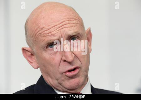 Washington, USA. September 2023. Der britische Verteidigungsminister John Healey spricht heute am 19. September 2023 im AEI/Think Tank in Washington DC, USA, über die Zukunft der Verteidigung für Großbritannien und seine Verbündeten. (Foto: Lenin Nolly/SIPA USA) Credit: SIPA USA/Alamy Live News Stockfoto