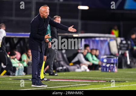 Rotterdam, Niederlande. September 2023. ROTTERDAM, NIEDERLANDE - 19. SEPTEMBER: Trainer Arne Slot von Feyenoord Gesten während des UEFA Champions League Gruppe E Spiels zwischen Feyenoord und Celtic im Stadion Feyenoord am 19. September 2023 in Rotterdam, Niederlande. (Foto von Andre Weening/Orange Pictures) Kredit: Orange Pics BV/Alamy Live News Stockfoto