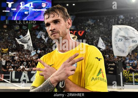 Rom, Italien. September 2023. Ivan Provedel von SS Lazio feiert am Ende des Champions-League-Fußballspiels der Gruppe E zwischen SS Lazio und Atletico Madrid im Olimpico-Stadion in Rom (Italien), 19. September 2023. Der Torhüter von Lazio erzielte für seine Mannschaft das Tor von 1-1. Quelle: Insidefoto di andrea staccioli/Alamy Live News Stockfoto
