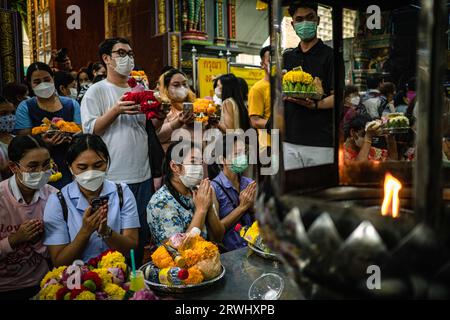 Bangkok, Bangkok, Thailand. September 2023. Am 19. September 2023 beten hinduistische Gläubige während einer Zeremonie anlässlich des Ganesh Chaturthi Festivals in Sri Maha Mariamman Templein Bangkok, Thailand. Das Ganesh Chaturthi ist ein hinduistisches Festival zur Erinnerung an die Geburt des hinduistischen Gottes Lord Ganesh (Bild: © Wissarut Weerasopon/ZUMA Press Wire), NUR REDAKTIONELLE VERWENDUNG! Nicht für kommerzielle ZWECKE! Stockfoto