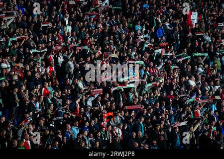 Rotterdam, Niederlande. September 2023. Rotterdam - Feyenoord-Fans während der 1. Runde der UEFA Champions League zwischen Feyenoord und Celtic im Stadion Feijenoord de Kuip am 19. September 2023 in Rotterdam, Niederlande. Anrede: Box to Box Pictures/Alamy Live News Stockfoto