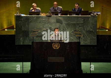 New York, Usa. September 2023. Der ukrainische Präsident Wolodymyr Zelenskyy spricht an die Eröffnungssitzung der 78. Generalversammlung im UN-Hauptquartier am 19. September 2023 in New York City, New York, USA. Kredit: Ukrainischer Ratsvorsitz/Ukrainisches Pressebüro/Alamy Live News Stockfoto