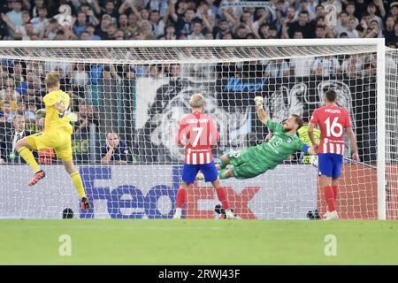 Rom, Italien. September 2023. Rom, 19. September 2023 UEFA Champions League 23/24 1. Spieltag Lazio - Atletico Madrid im Bild: Das Tor von Lazio Torhüter Ivan Provedel Rom, 19. September 2023 UEFA Champions League 23/24 1. Spieltag Lazio - Atletico Madrid im Bild: Das Tor von Lazio Torhüter Ivan Provedel Credit: Independent Photo Agency/Alamy Live News Stockfoto