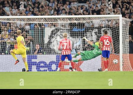 Rom, Italien. September 2023. Rom, 19. September 2023 UEFA Champions League 23/24 1. Spieltag Lazio - Atletico Madrid im Bild: Das Tor von Lazio Torhüter Ivan Provedel Rom, 19. September 2023 UEFA Champions League 23/24 1. Spieltag Lazio - Atletico Madrid im Bild: Das Tor von Lazio Torhüter Ivan Provedel Credit: Independent Photo Agency/Alamy Live News Stockfoto