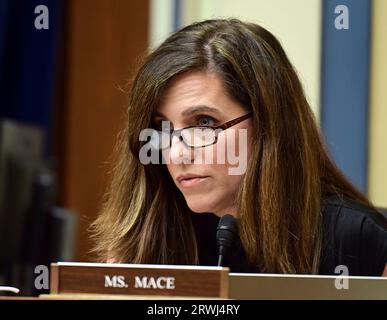 Die Repräsentantin der Vereinigten Staaten, Nancy Mace (Republican of South Carolina), befragt Zeugen während der Anhörung mit dem Titel Orderedâ Role of Pharmacy Benefit Managers in prescription Drug Markets Part II: Not What the Doctor âThe im Rayburn House Office Building auf Capitol Hill am Dienstag, 19. September 2023. Kredit: Ron Sachs/CNP Stockfoto