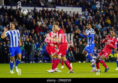 Sheffield, Großbritannien. September 2023. Sheffield Wednesday Mittelfeldspieler Tyreeq Bakinson (19) verpasste am 19. September 2023 den Schuss während des Spiels des Sheffield Wednesday FC gegen Middlesbrough FC EFL Sky Bet Championship im Hillsborough Stadium, Sheffield, Großbritannien Credit: Every Second Media/Alamy Live News Stockfoto